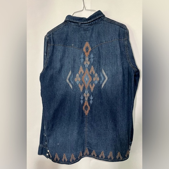 BDG Blue Distressed Denim Button Down Shirt W/ Design Size Large Coastal Cowgirl - Picture 6 of 8